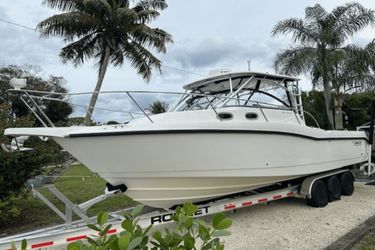 30' Boston Whaler 2005 Yacht For Sale